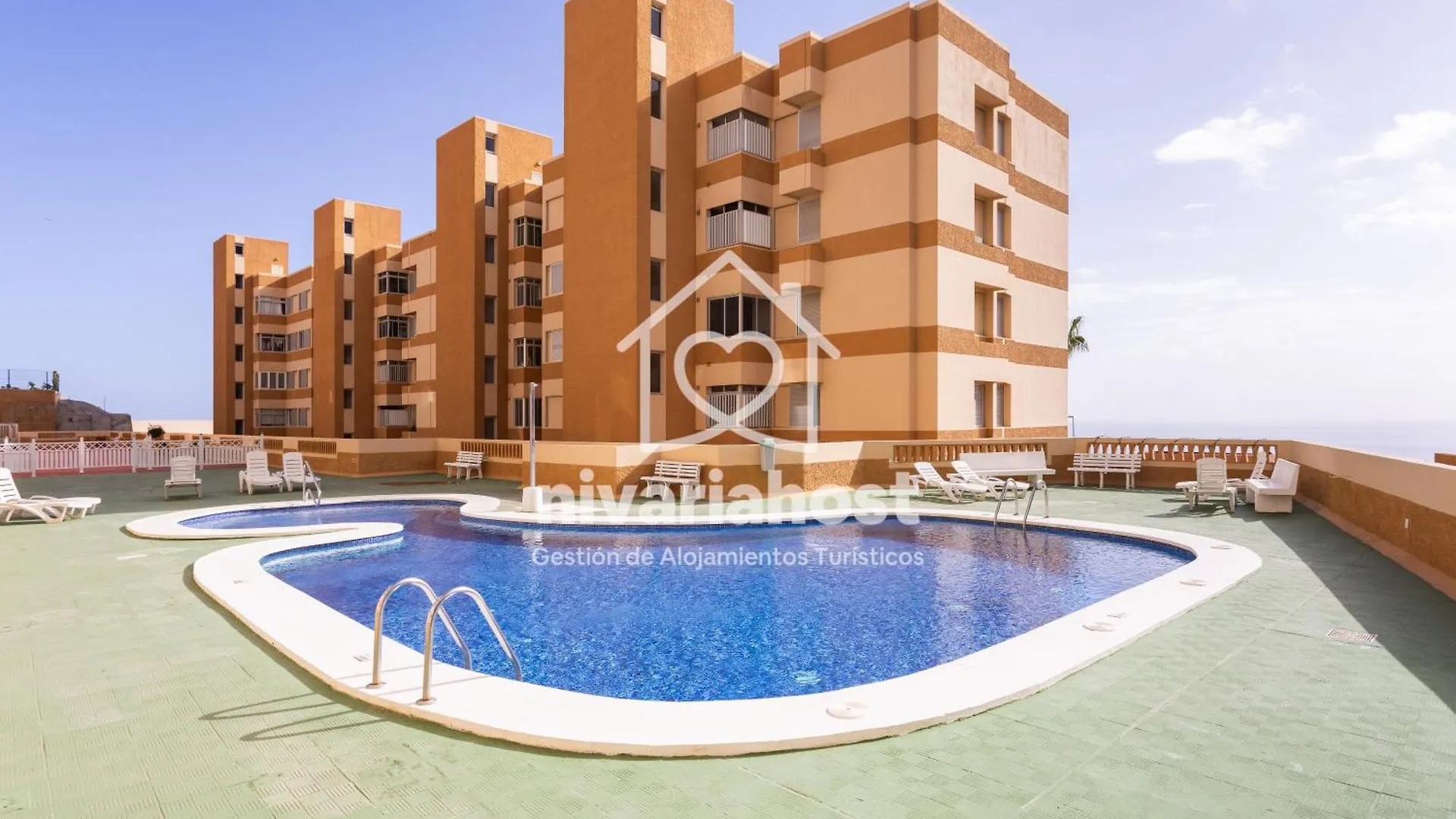 Sunrise Radazul, By Nivariahost Apartmán