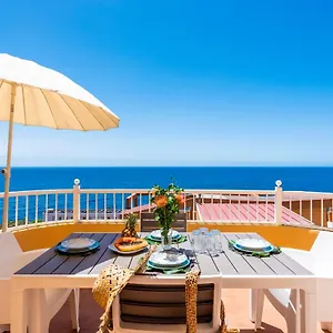 Beachfront Triplex With Swimming Pool & Parking Apartment